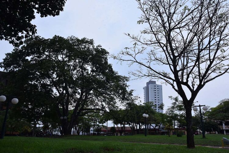 Temperaturas elevadas marcam fim de semana e feriado em Paranavaí