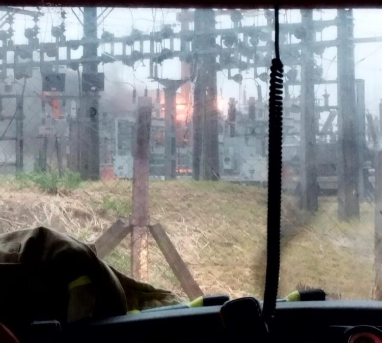 Incêndio em transformador da Copel mobiliza Corpo de Bombeiros