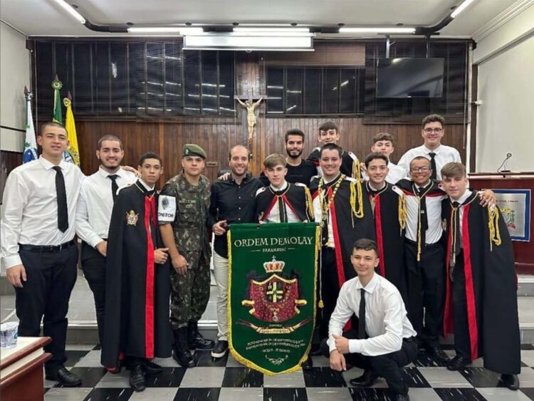 Sessão da Câmara com presença da Ordem Demolay