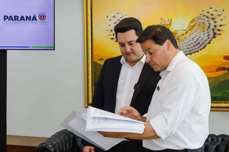 Portos paranaenses quebram recorde  com 60 milhões de toneladas em 2023