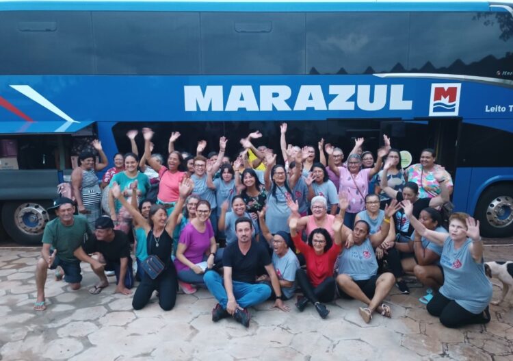 Prefeitura de Mirador realiza sonho de moradores em conhecer a praia 