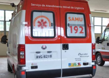 Colisão entre caminhão e carro deixa homem ferido na PR-182