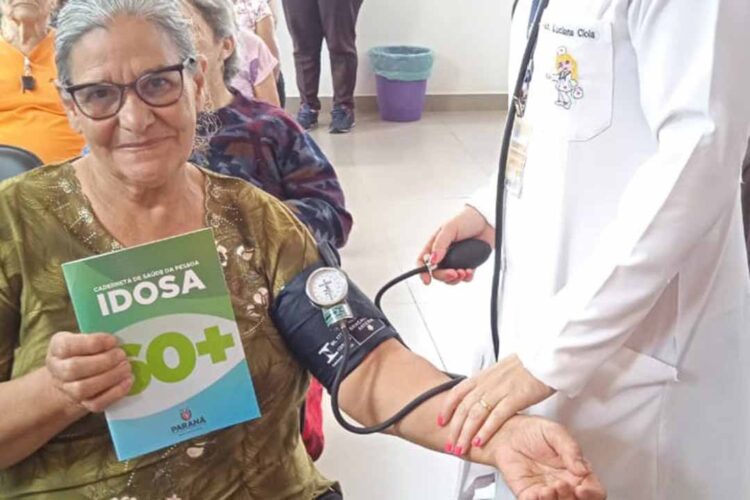 Caderneta de Saúde da Pessoa Idosa já é usada em todas as unidades do Paraná