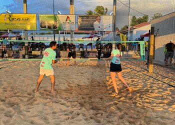 Primeiro dia do Torneio de Verão Marin de Beach Tennis