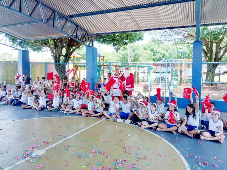 Sesc Paranavaí arrecada mais de 6 mil brinquedos para crianças da região