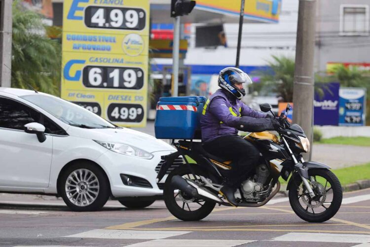 Com desconto de 6%, proprietários de veículos do Paraná já podem efetuar o pagamento do IPVA