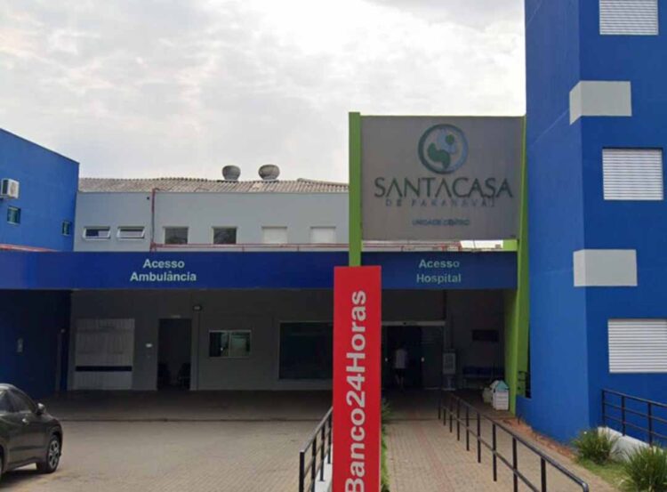 Idosa cai na varanda de casa e fica em estado grave