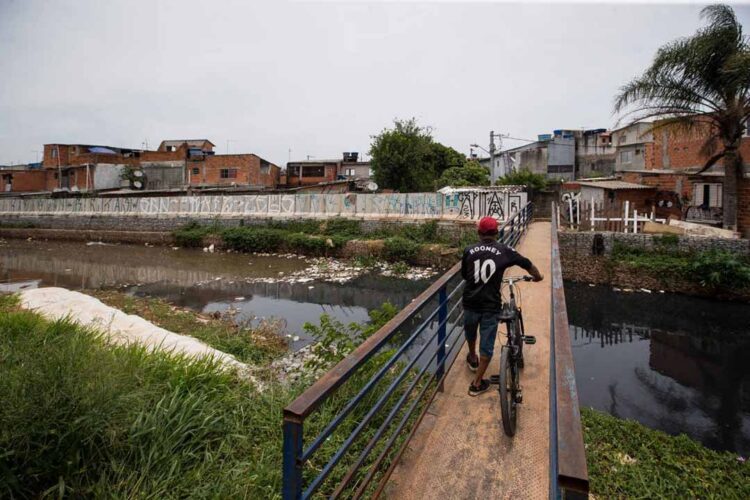 Brasil ainda tem 49 milhões sem esgoto adequado e 4,8 milhões sem água encanada