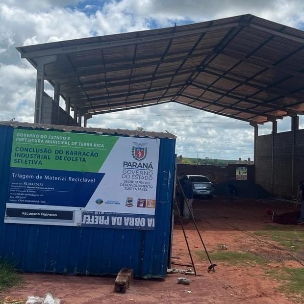 Obra do Barracão Industrial de Coleta Seletiva de Terra Rica é retomada