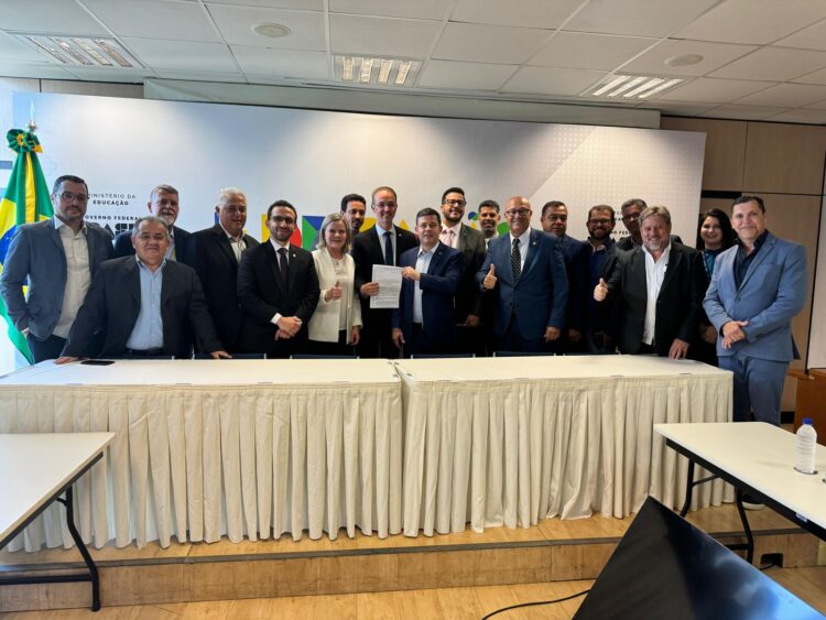 Prefeitos da região vão a Brasília reforçar pedido do curso de medicina em Paranavaí