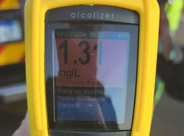 Após acidente, condutor que estava com três filhos pequenos é preso por embriaguez ao volante