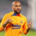 Barcelona tira Daniel Alves de área de ‘lendas’ do site após condenação por estupro
