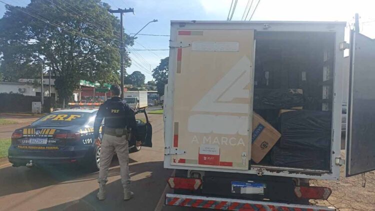 Homem é preso em flagrante com 70 mil maços de cigarros contrabandeados