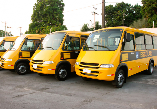 Motoristas de vans e ônibus escolares devem apresentar documentos até 29 de fevereiro