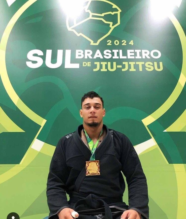 Lutador de Paranavaí é campeão do Sul-Brasileiro de Jiu-jitsu