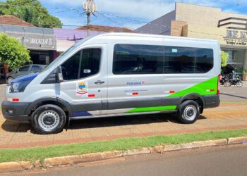 Secretaria de Saúde recebe nova van para o transporte de pacientes