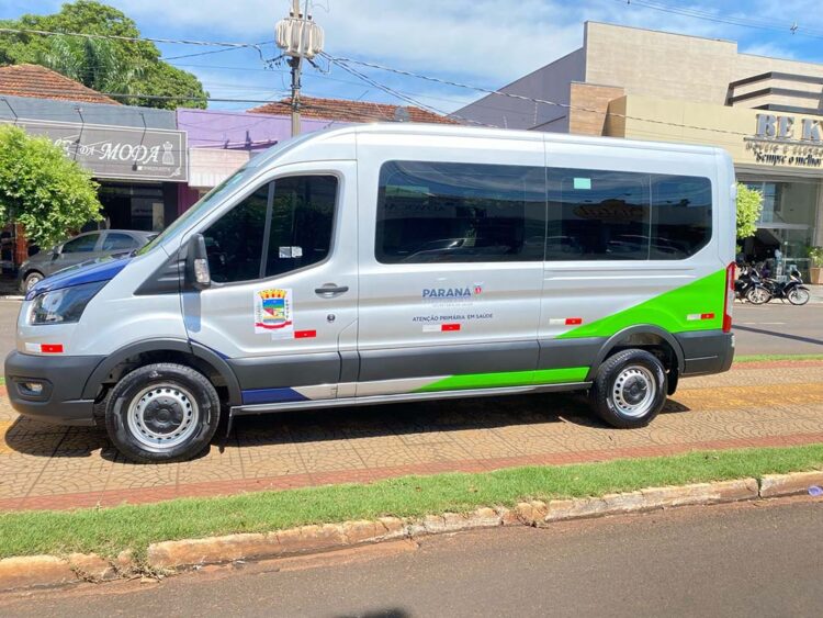 Secretaria de Saúde recebe nova van para o transporte de pacientes