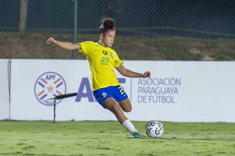 Francine Moreira faz golaço e ajuda Brasil a vencer no Sul-Americano Sub-17