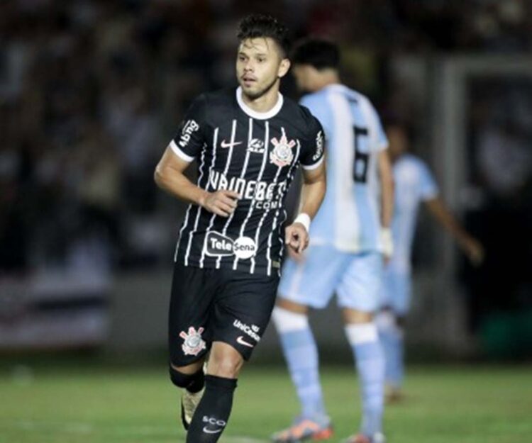 Time não encanta, mas volta de amistoso com seis pontos positivos