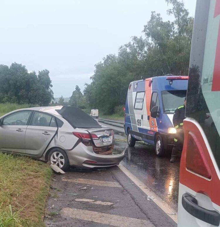 Duas pessoas morrem e outras duas ficam feridas em grave acidente na BR-376
