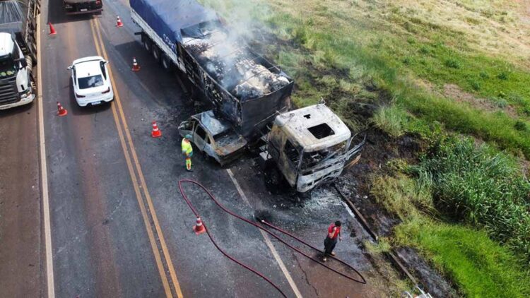 Dois homens morrem carbonizados em acidente na BR-369