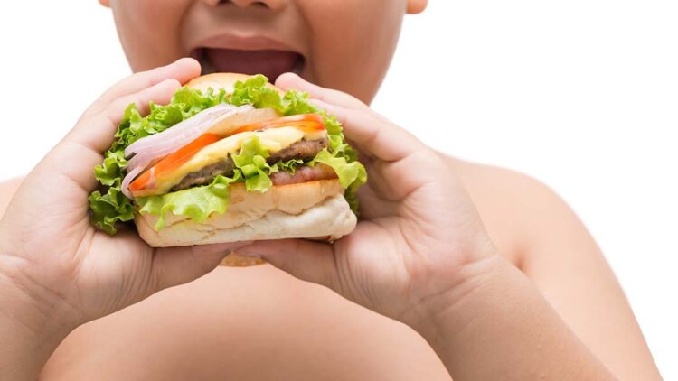 Obesidade entre jovens cresce 90% no Brasil Pós-Pandemia