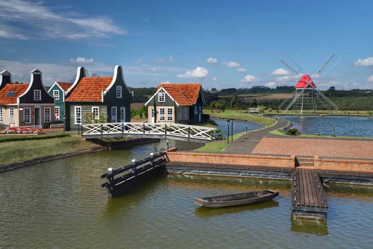 Novo boletim da Secretaria do Turismo mostra crescimento do setor no Paraná em 2023