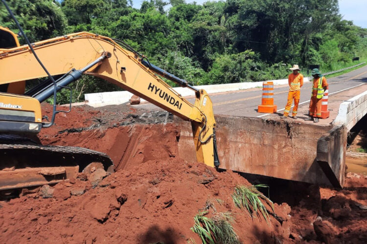 DER/PR inicia obra emergencial em ponte entre Paranavaí e Amaporã