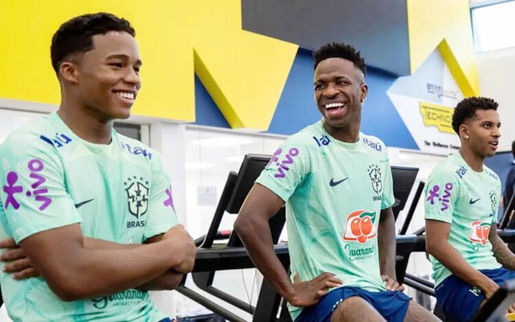 Ancelotti cria novo jeito de jogar para Vini e Rodrygo e anima Dorival