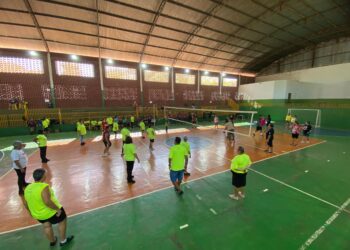 Santo Antônio do Caiuá promove atividades esportivas para grupos de idosos da região