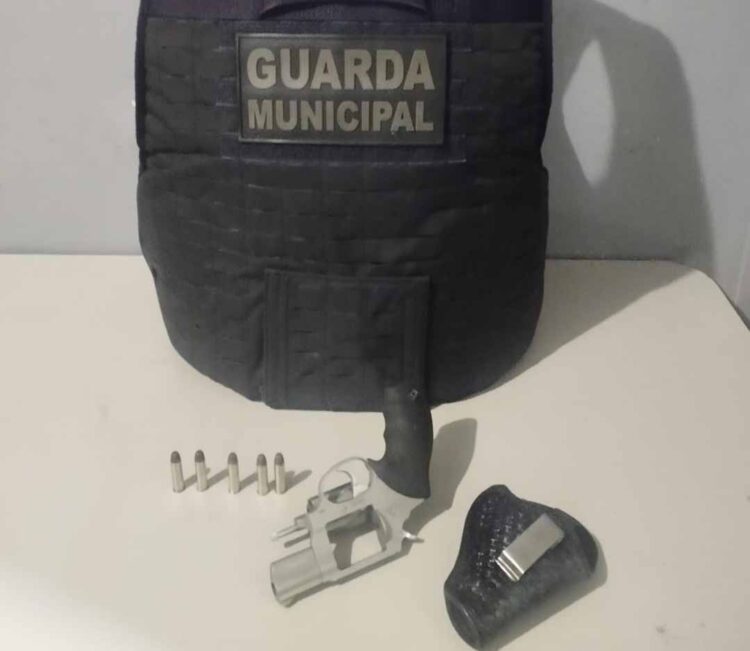 Homens são presos por porte ilegal de arma de fogo e embriaguez ao volante