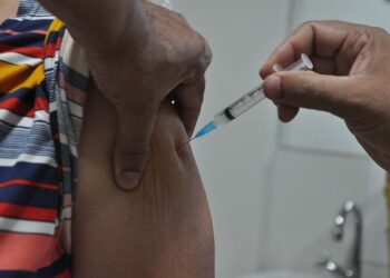 Atuação extramuros amplia cobertura vacinal contra a gripe em Planaltina do Paraná