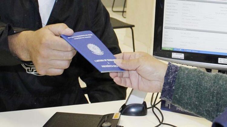 Confira as vagas de emprego disponíveis para esta segunda-feira