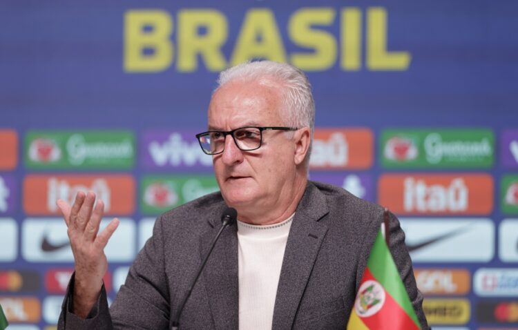 Dorival chama Arana e Evanilson para a Copa América