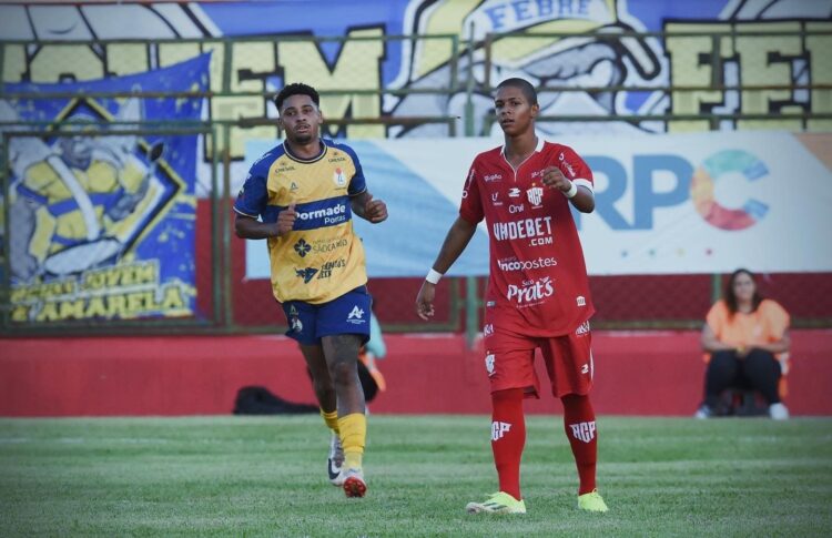 Jovem promessa, Akiles vibra com estreia profissional no ACP: “Realizei um grande sonho”