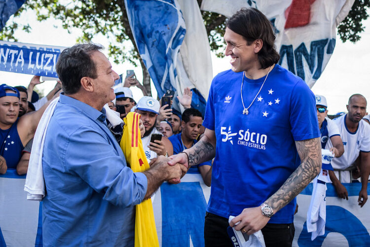 Recebido com festa, Cássio diz que será feliz no Cruzeiro