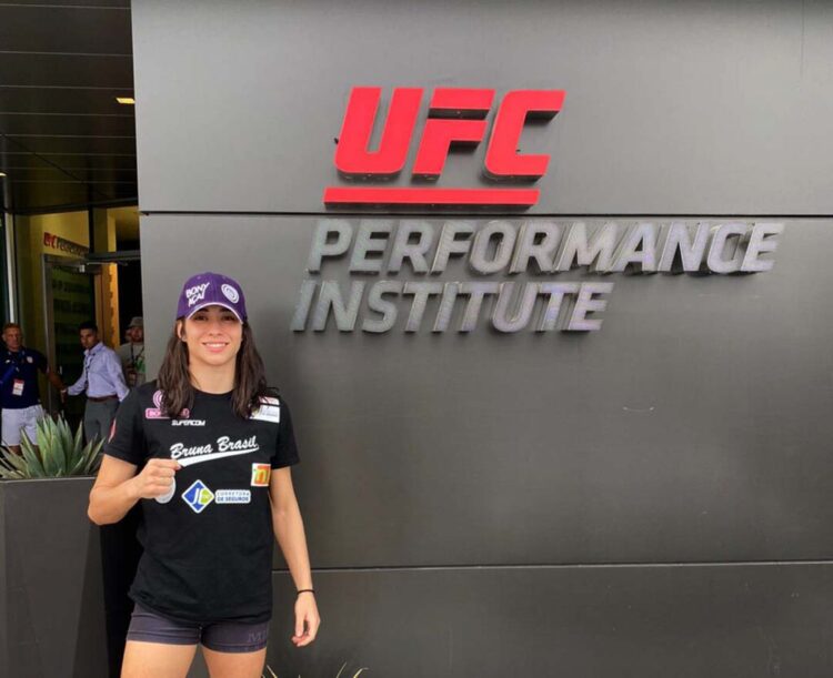 Paranavaiense Bruna Brasil retorna ao octógono em julho para a quarta luta no UFC
