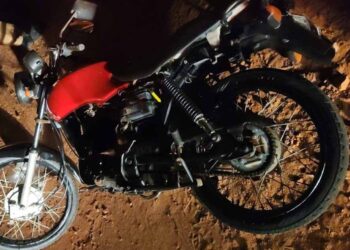 Motocicleta furtada é recuperada em estrada rural do Paraíso do Norte
