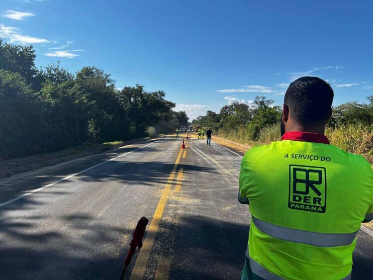 Acidente entre carretas deixa trânsito lento na BR-376