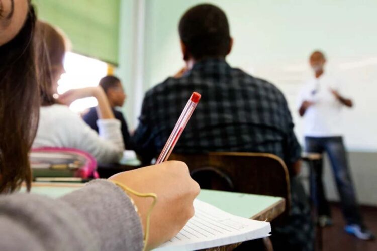 Governo federal rejeita seguir negociação com  professores em greve e exige acordo até segunda