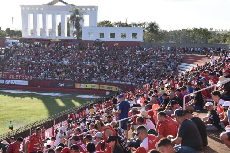 5.500 torcedores acompanham goleada do ACP sobre Iguaçu