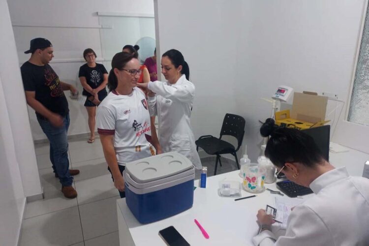 Frente fria chegando: cuidados básicos e vacinação aumentam proteção contra a gripe