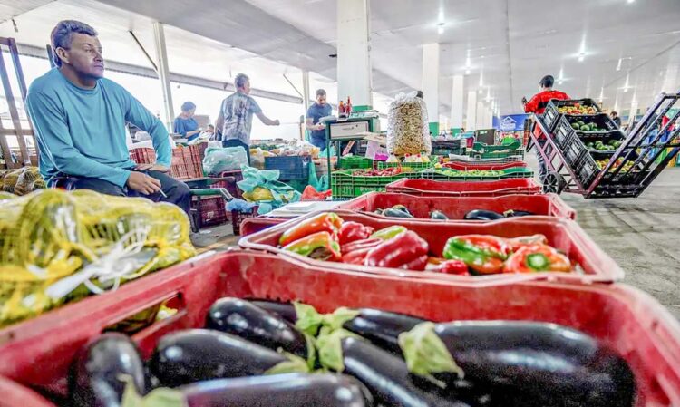 Batata, banana, laranja e melancia estão mais baratas, segundo a Conab