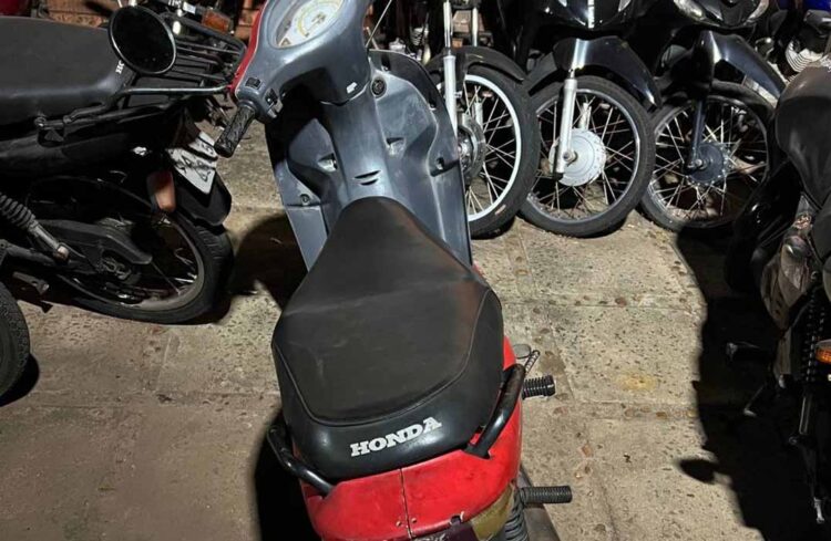 Mulher é presa com motoneta adulterada em Paranavaí