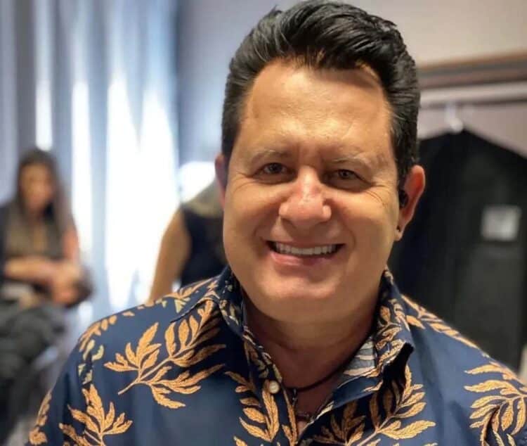 Cantor Marrone perde parte da visão após cirurgia de emergência devido a glaucoma