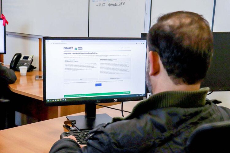 Refis regularizou quase R$ 1 bilhão em débitos fiscais no Paraná desde abril