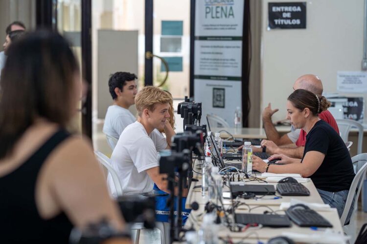 Número de eleitores de 16 e 17 anos volta a crescer após desabar na pandemia