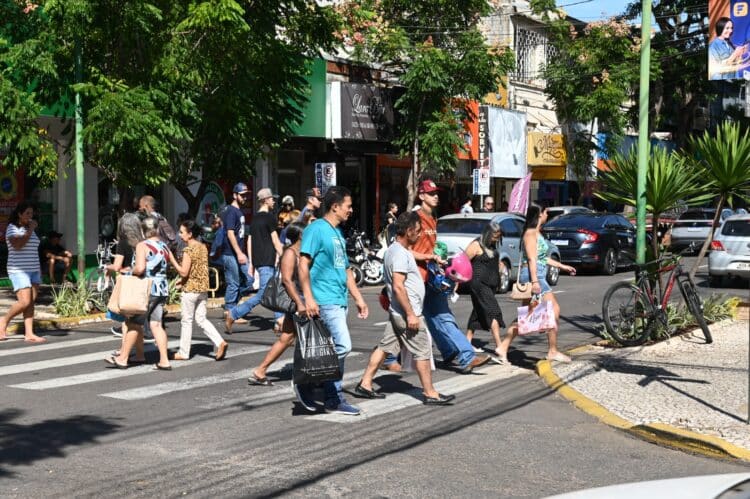 Redução de CPFs negativados e alta nos CNPJs no primeiro semestre de 2024