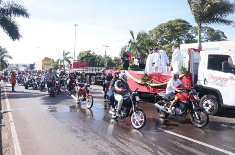 Tradicionais festas da Padroeira e dos Caminhoneiros movimentam Paranavaí neste fim de semana