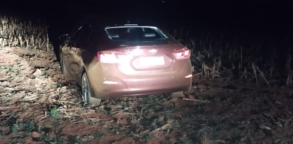 Jovens roubam carro e morrem durante confronto com a PM em Mariluz